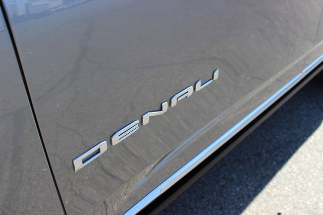Used 2021 GMC Yukon Denali image 3