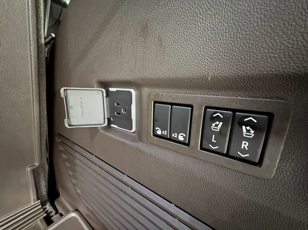 Used 2023 GMC Yukon Denali w/ LPO, Floor Liner Package AWD/4WD image 52