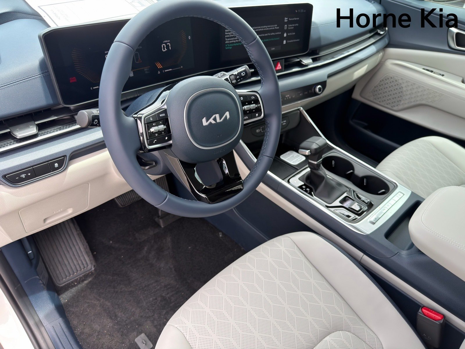 New 2026 Kia Carnival EX FWD image 11
