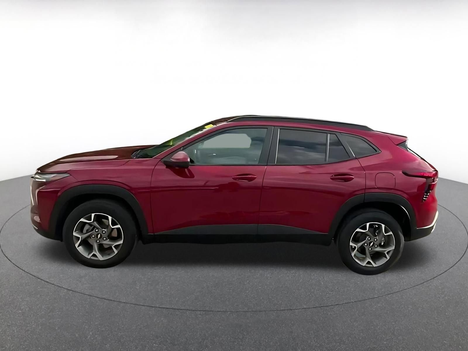 Used 2025 Chevrolet Trax LT FWD image 8
