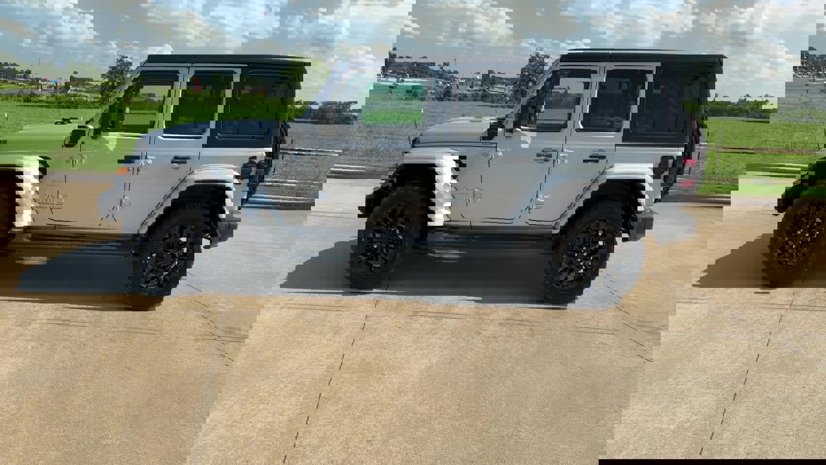 New 2023 Jeep Wrangler Sahara w/ Cold Weather Group image 5