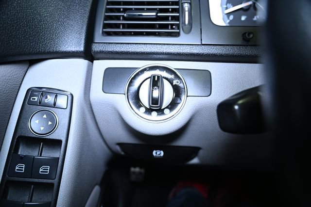 Used 2008 Mercedes-Benz C 300 Sedan image 37