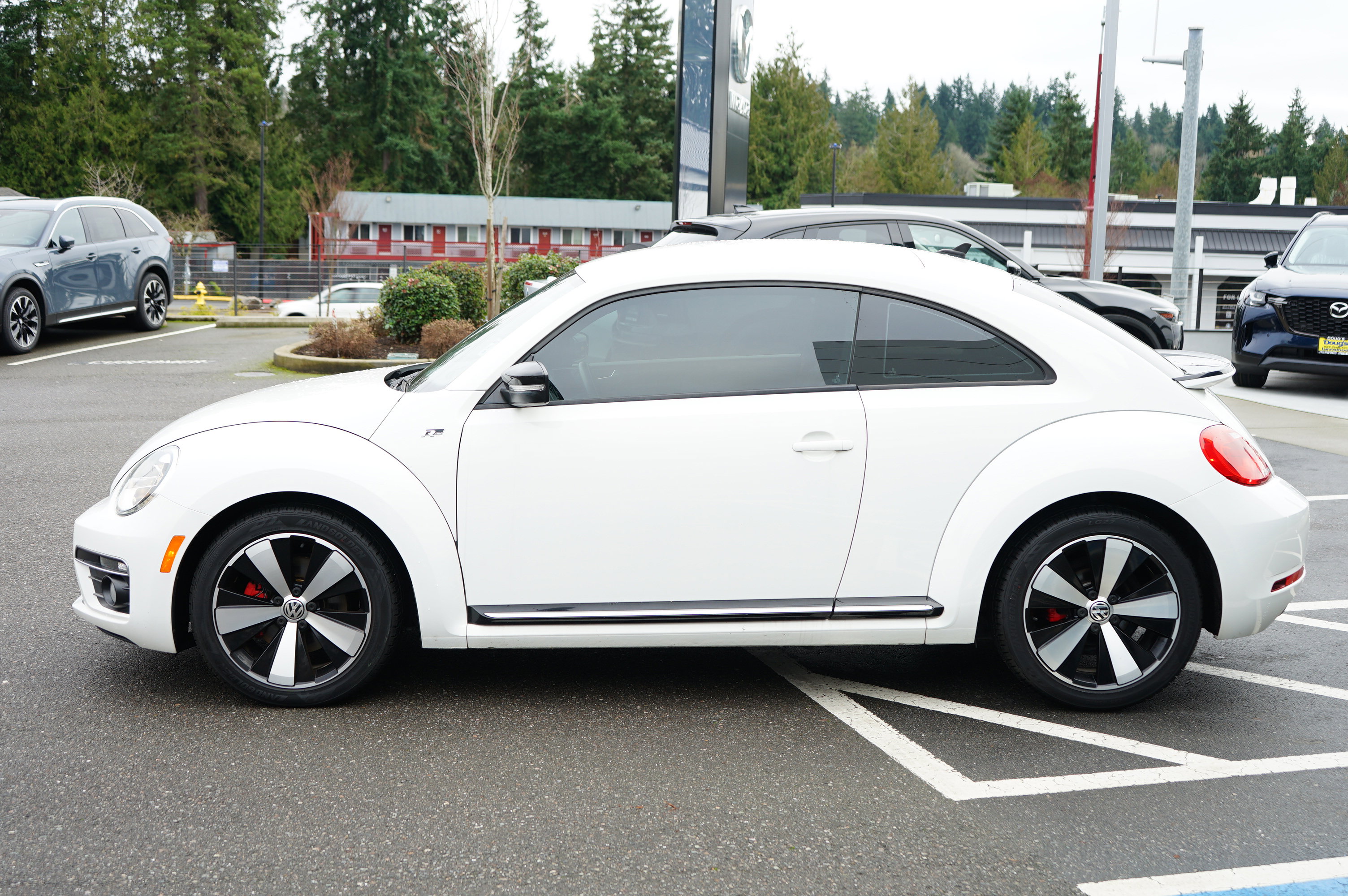 Used 2014 Volkswagen Beetle R-Line image 8