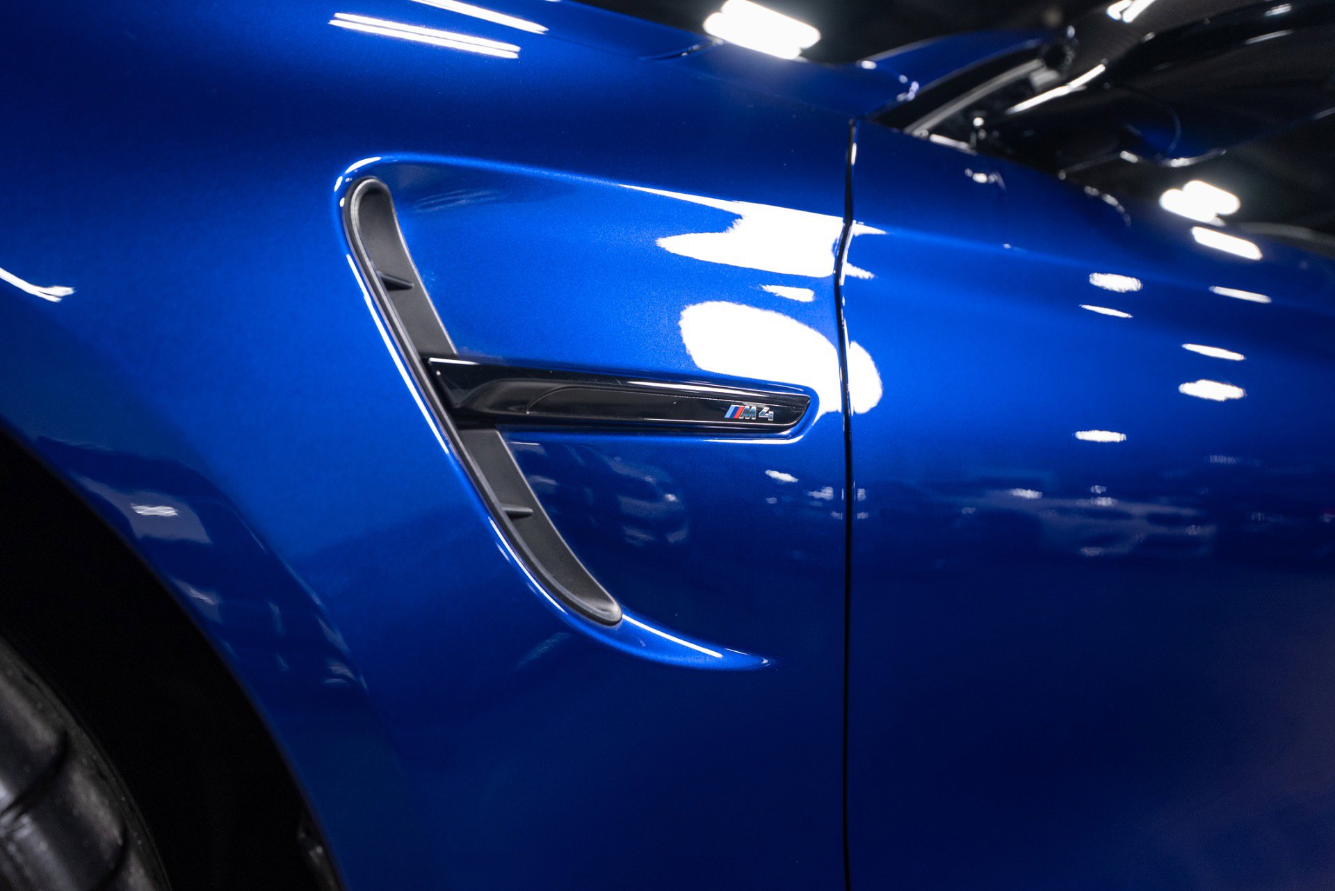 Used 2020 BMW M4 Convertible w/ Executive Package image 32