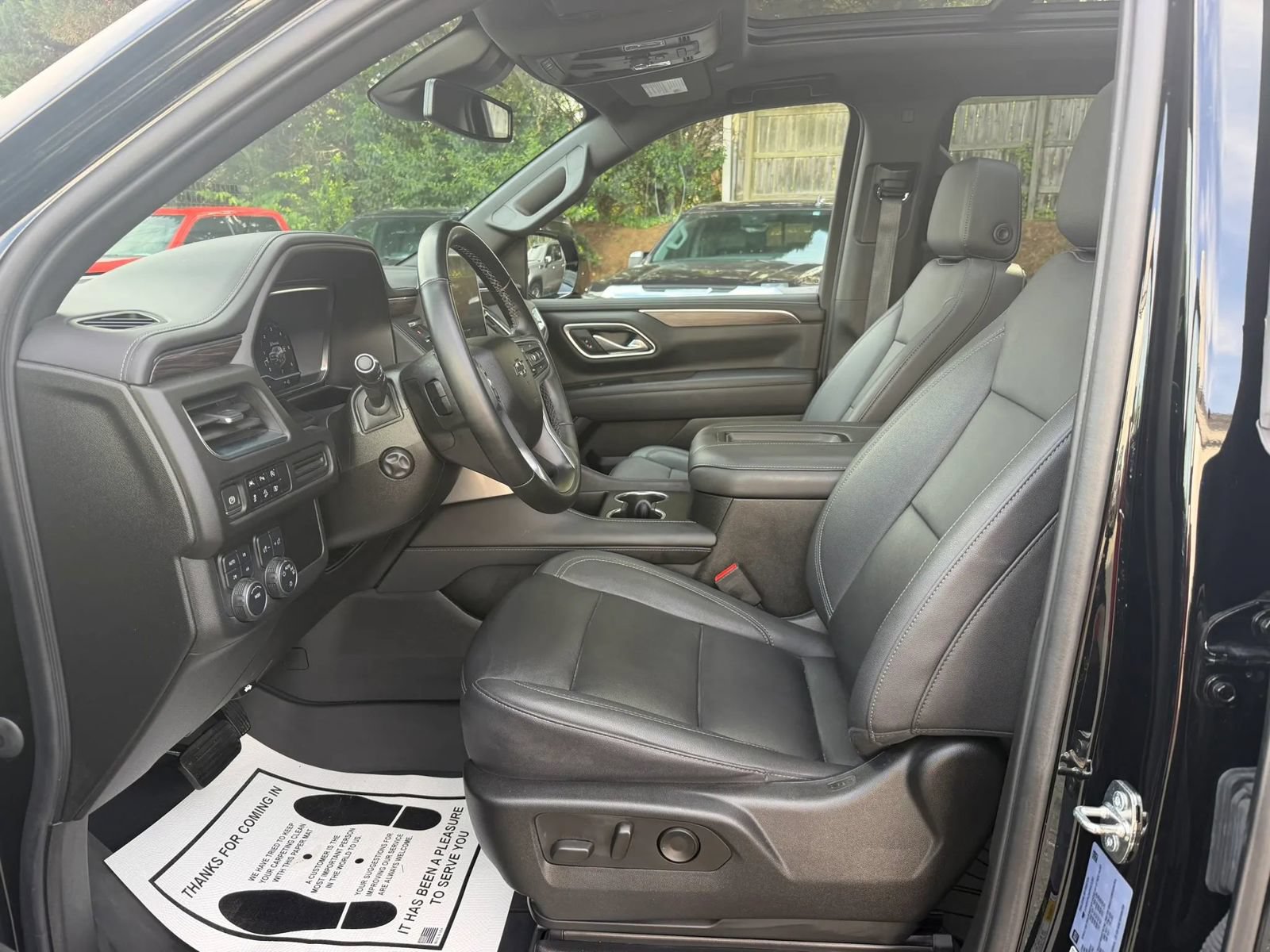 Used 2023 Chevrolet Tahoe Z71 w/ Luxury Package AWD/4WD image 9