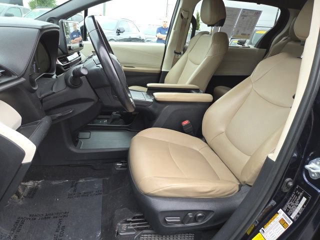 Used 2021 Toyota Sienna XLE w/ XLE Plus Package FWD image 11