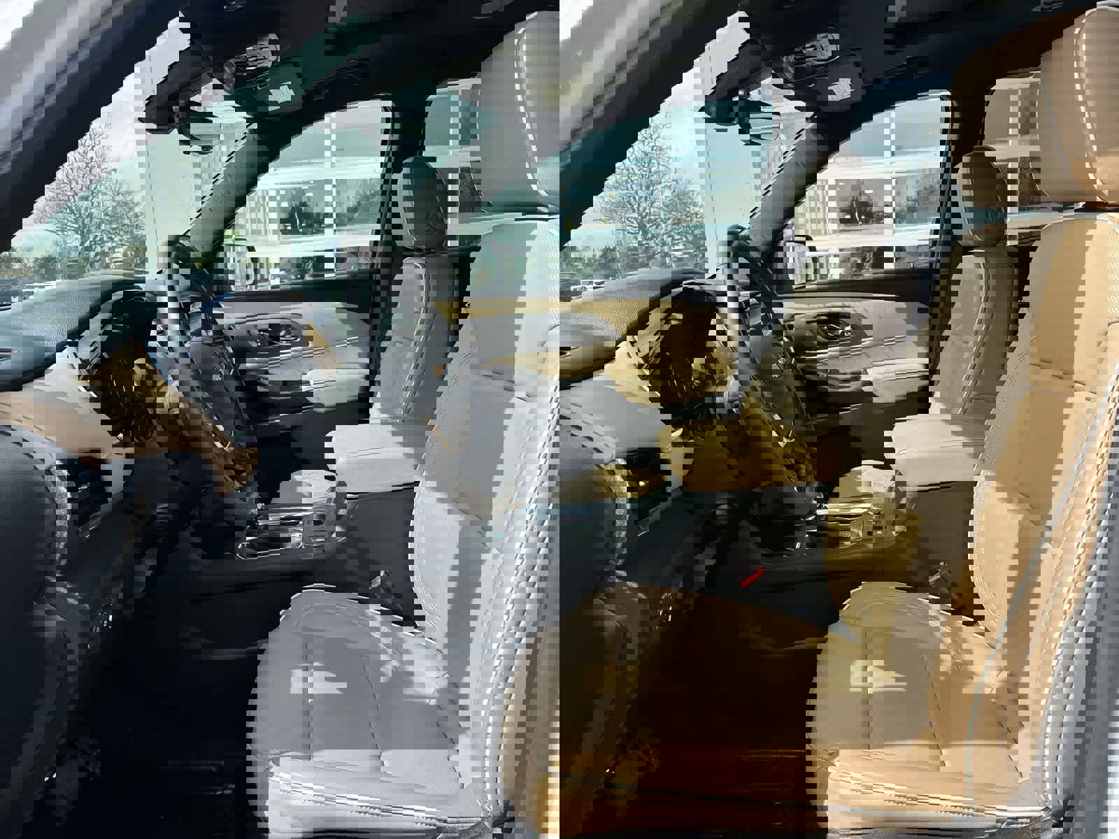 Used 2023 Chevrolet Traverse Premier image 8