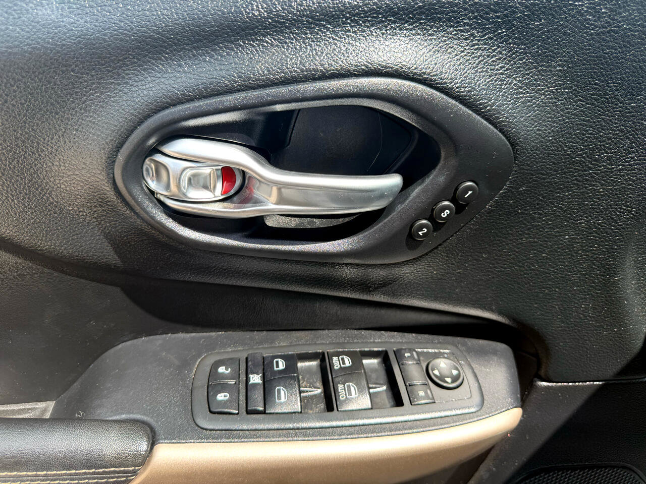 Used 2017 Jeep Cherokee High Altitude w/ Luxury Group image 21