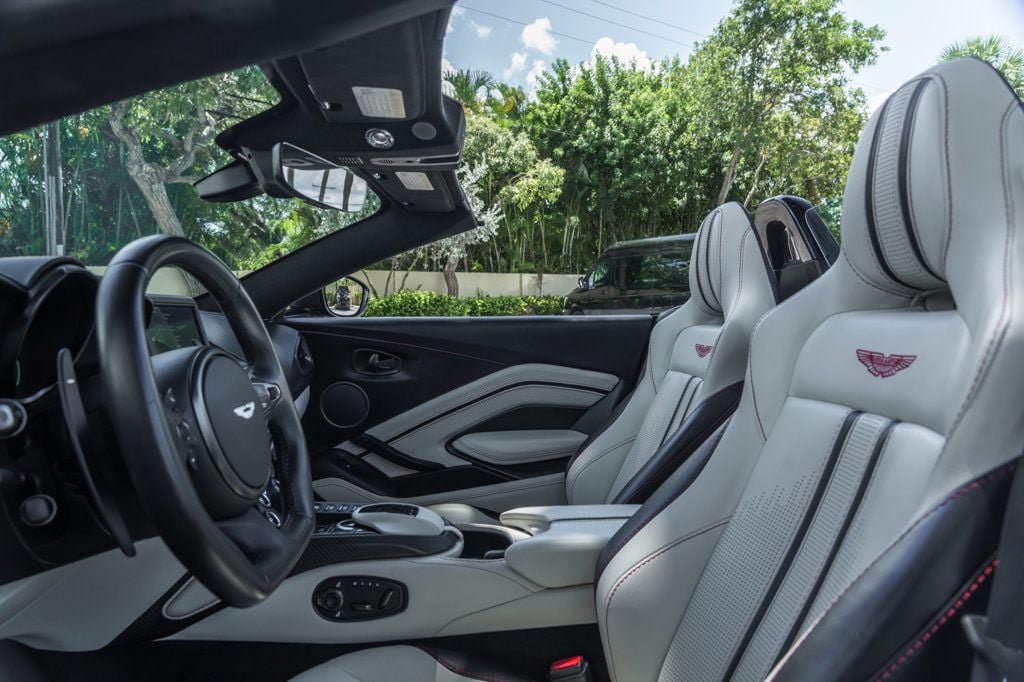 Used 2022 Aston Martin V8 Vantage Roadster RWD image 14