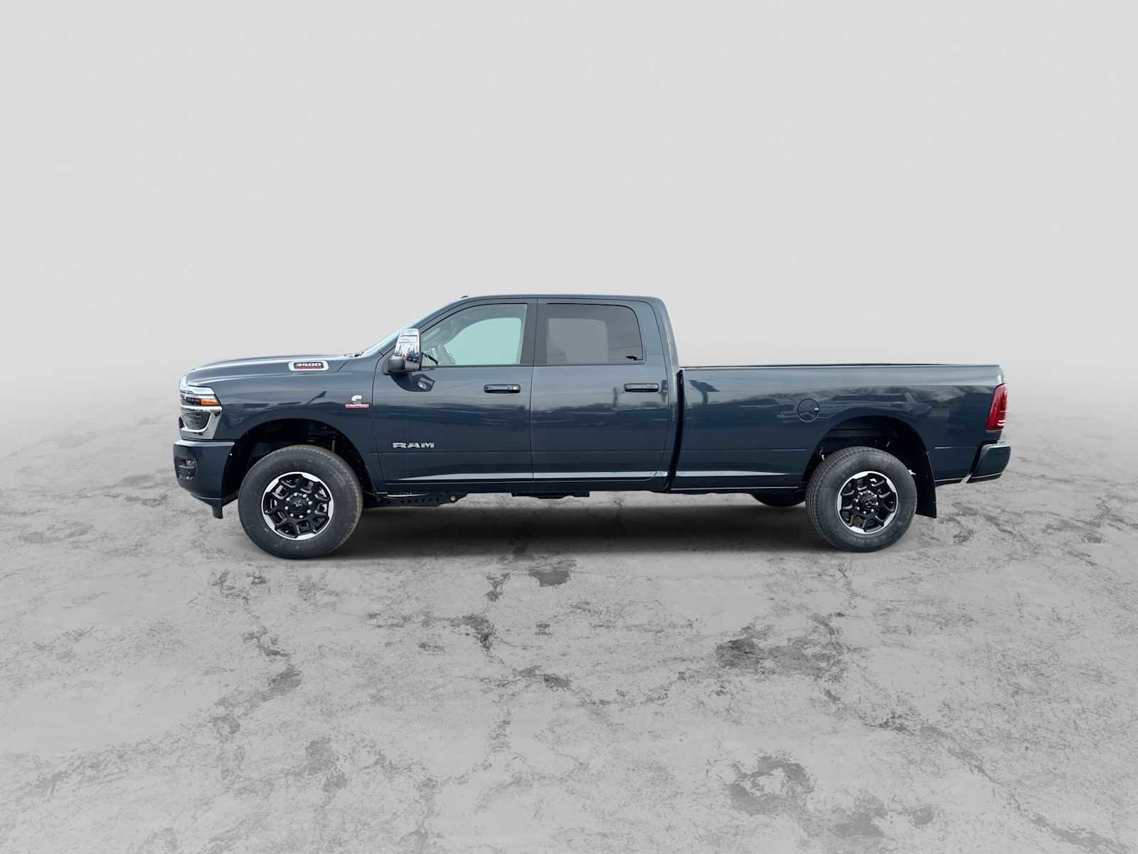 New 2026 RAM 3500 Laramie AWD/4WD image 5