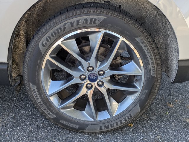 Used 2016 Ford Edge Titanium w/ Equipment Group 302A FWD image 9