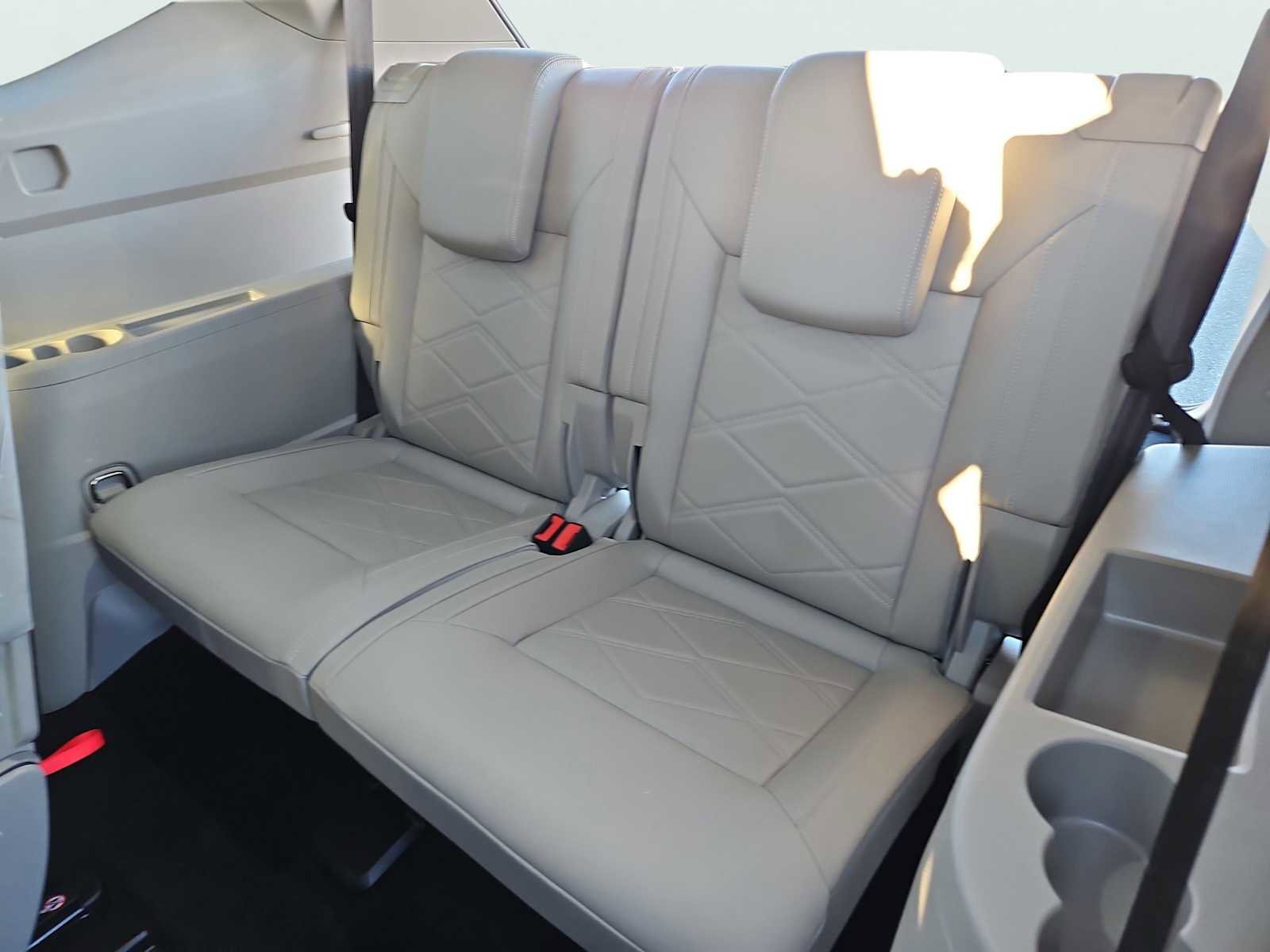 Certified 2025 Volkswagen Atlas SE image 35