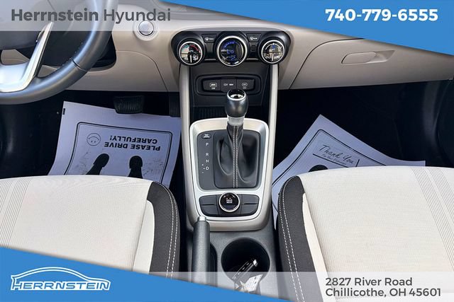 Used 2024 Hyundai Venue SEL FWD image 13