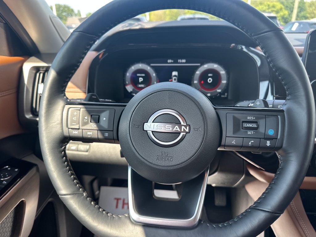 Used 2025 Nissan Pathfinder Platinum w/ Black Appearance Package AWD/4WD image 20