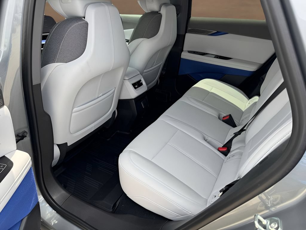 New 2026 Cadillac Optiq Sport 1 w/ LPO, Floor Liner Package AWD/4WD image 20