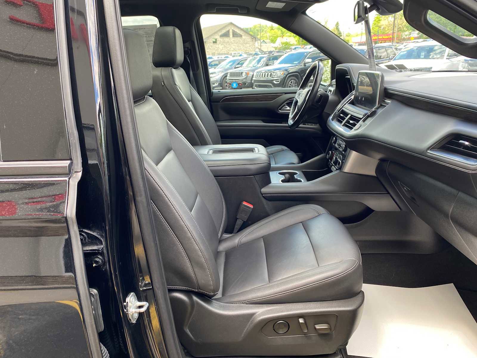 Used 2022 Chevrolet Tahoe Z71 w/ Off-Road Capability Package AWD/4WD image 31