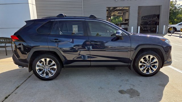 Used 2020 Toyota RAV4 XLE Premium AWD/4WD image 4