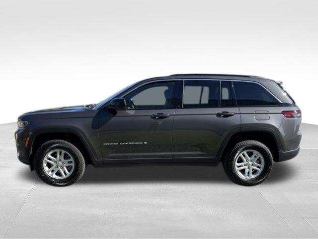 Used 2024 Jeep Grand Cherokee Laredo w/ Luxury Tech Group I AWD/4WD image 13
