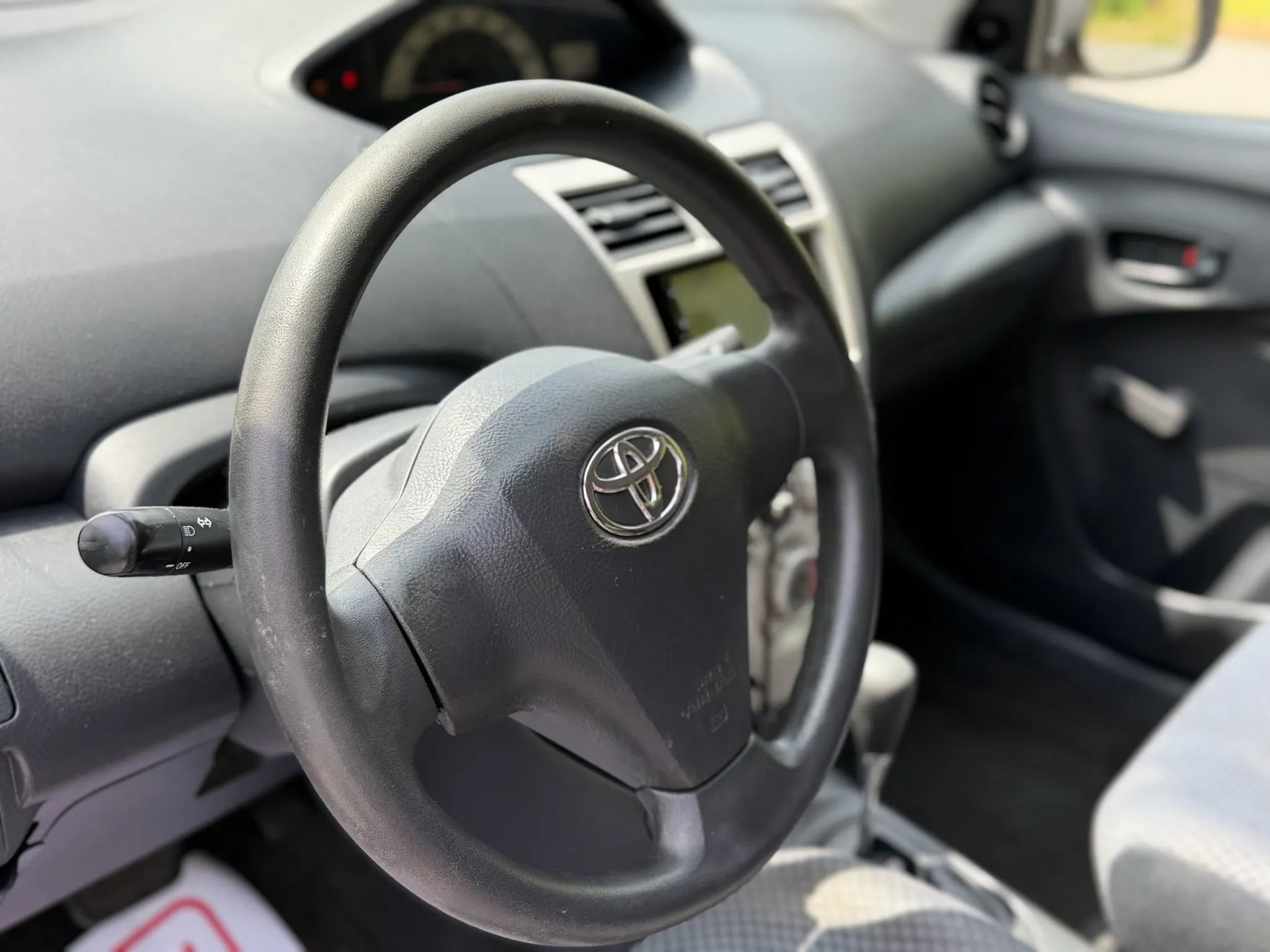 Used 2008 Toyota Yaris S FWD image 8