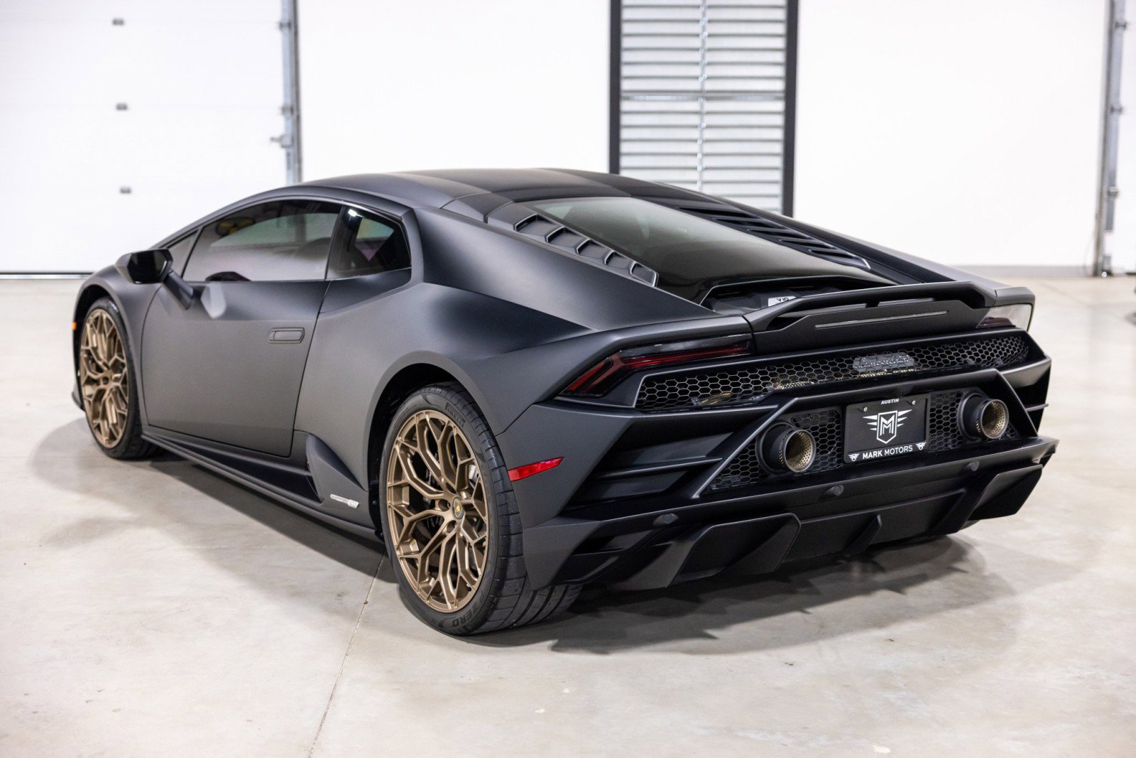 Used 2022 Lamborghini Huracan EVO image 7
