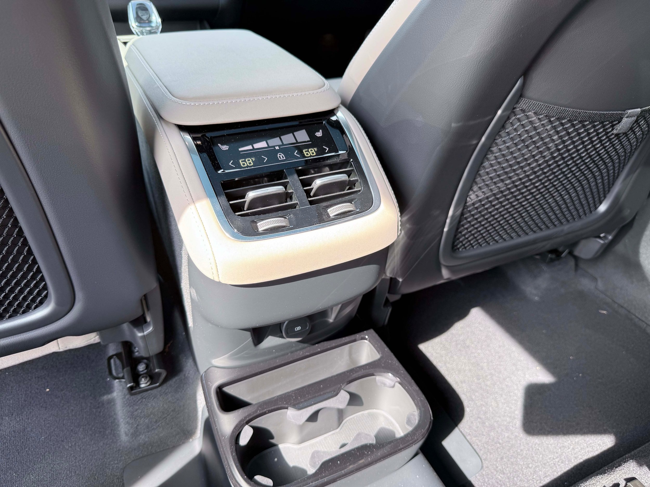 New 2026 Volvo XC90 B5 Ultra w/ Protection Package Premier AWD/4WD image 16