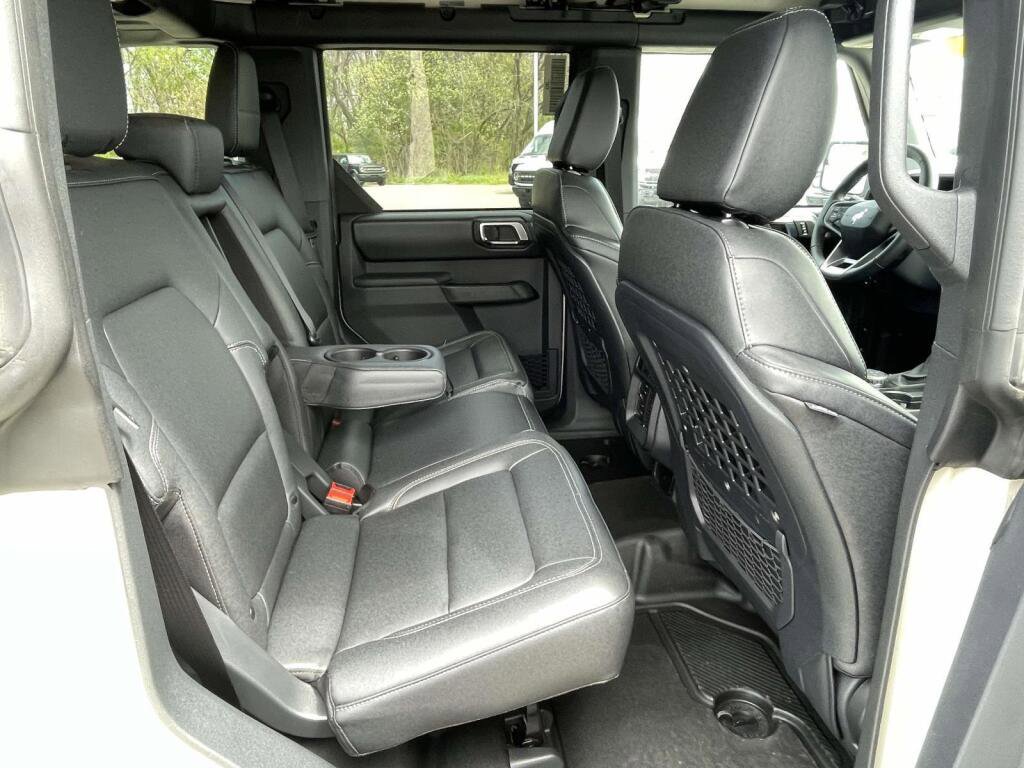 New 2025 Ford Bronco Badlands w/ Sasquatch Package AWD/4WD image 17