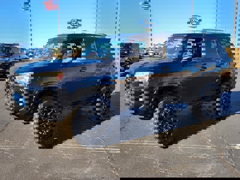 Used 2015 Toyota 4Runner SR5 image 3