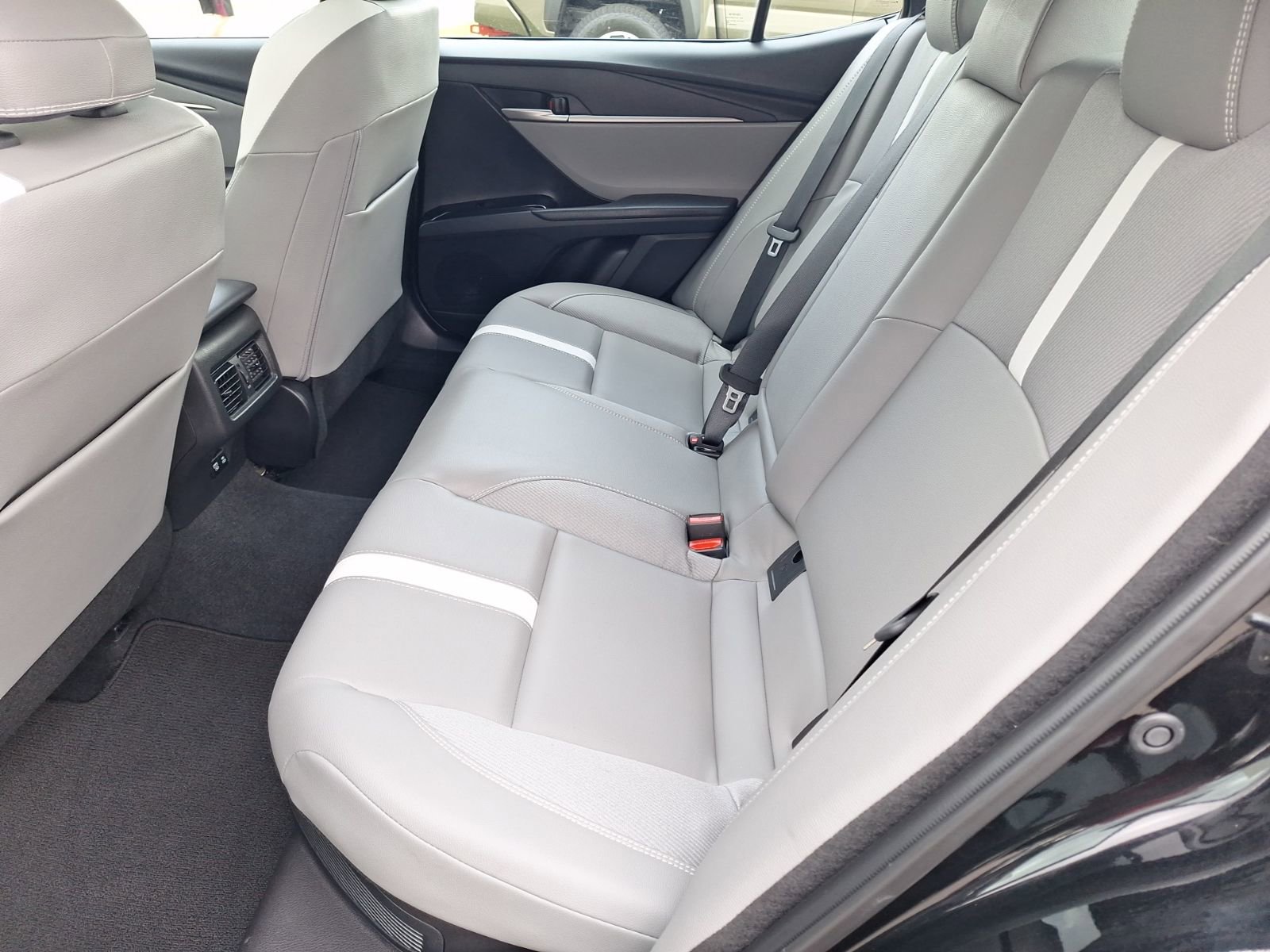 Used 2025 Toyota Camry SE FWD image 30