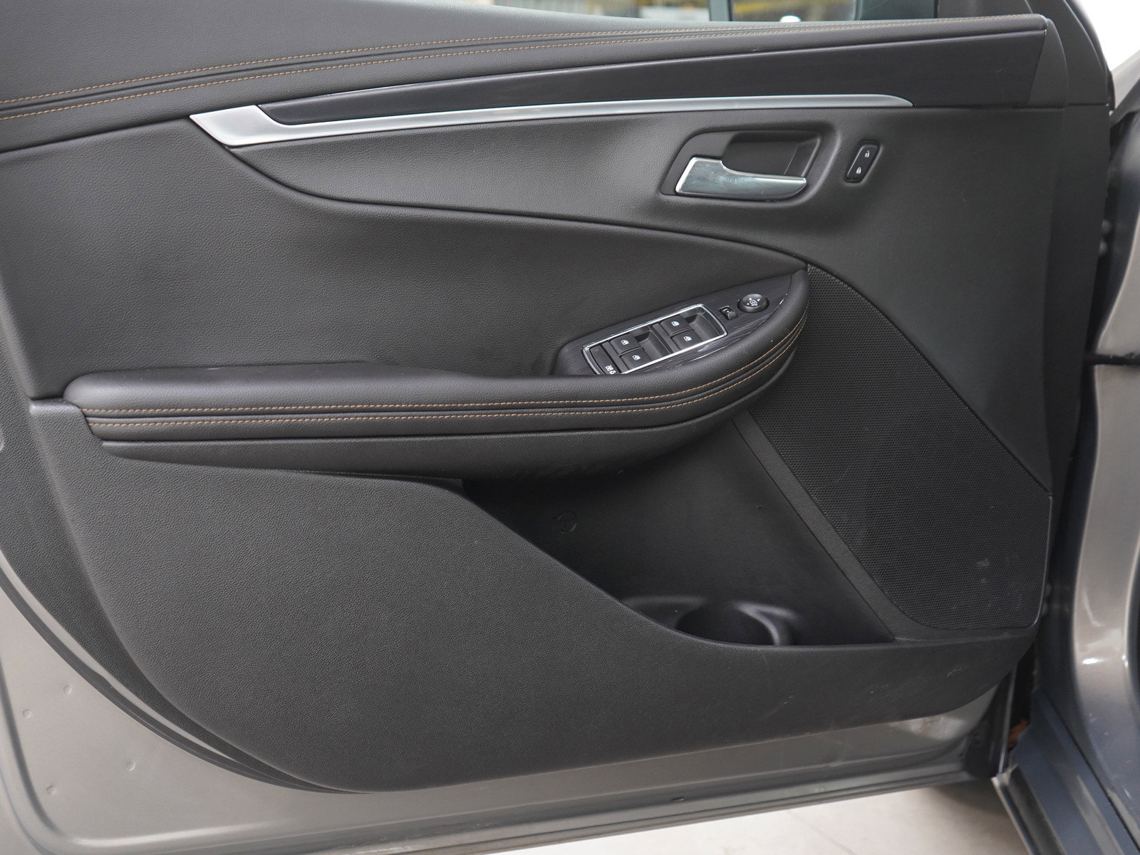 Used 2017 Chevrolet Impala LT FWD image 17