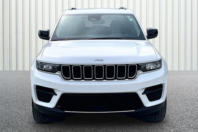 Used 2023 Jeep Grand Cherokee Laredo w/ Luxury Tech Group I AWD/4WD image 3