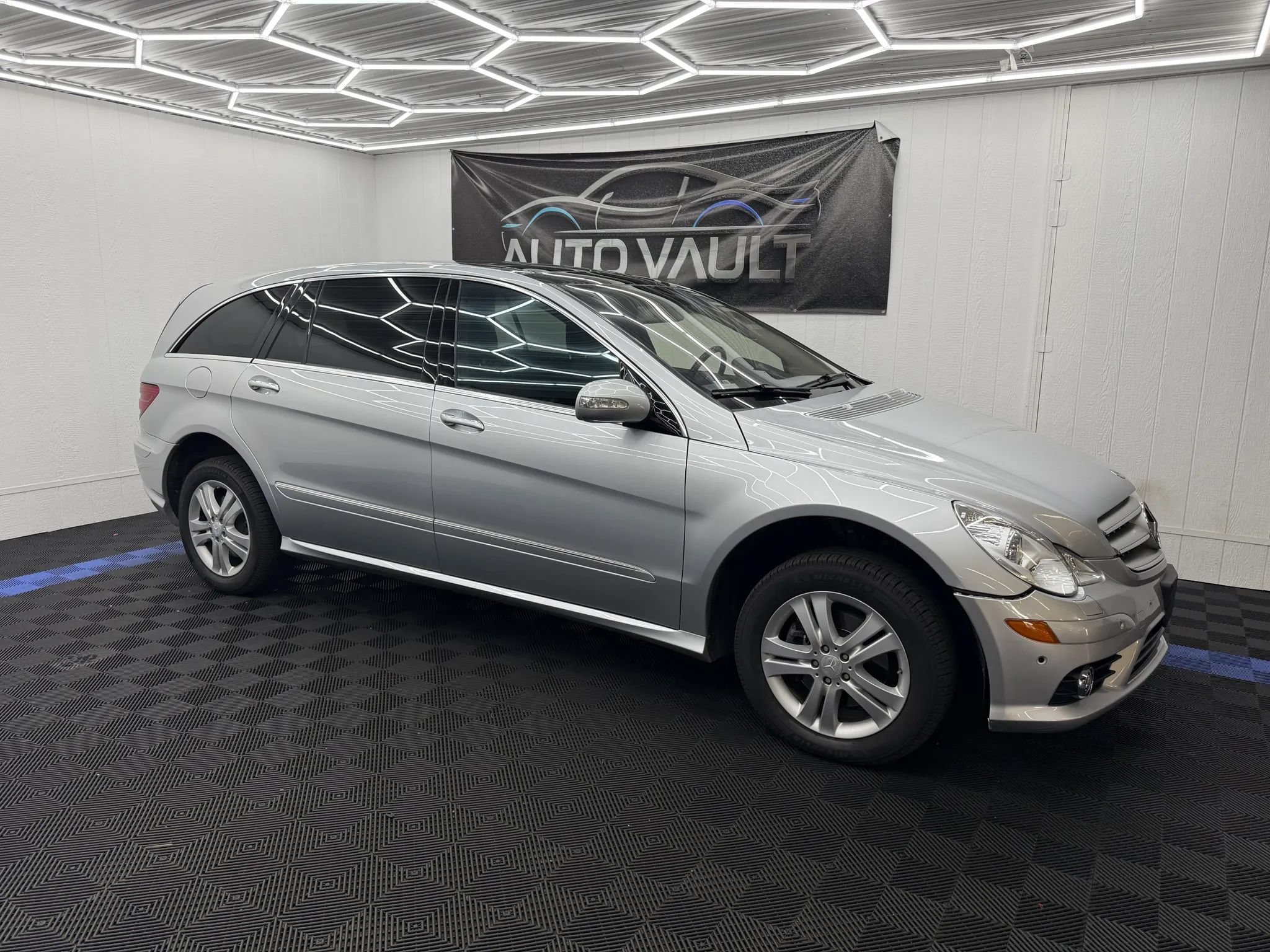 Used 2008 Mercedes-Benz R 320 CDI 4MATIC image 2