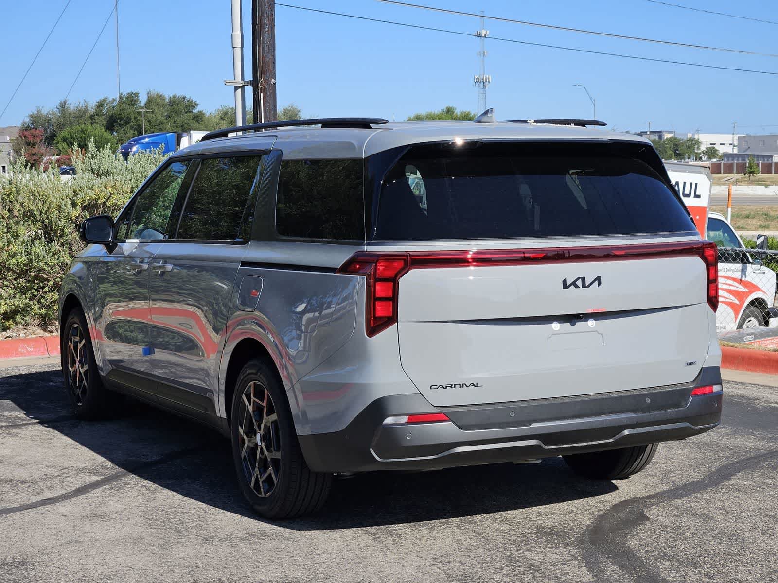 New 2027 Kia Carnival SX w/ Dark Edition Package FWD image 5