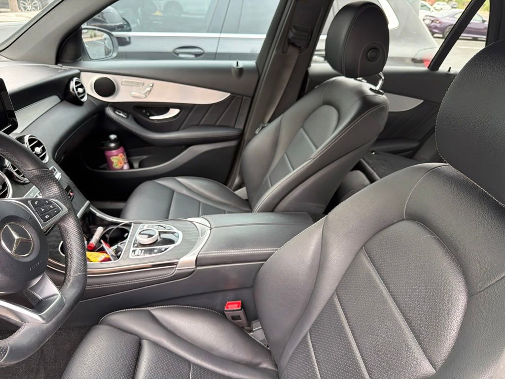 Used 2019 Mercedes-Benz GLC 300 4MATIC image 3
