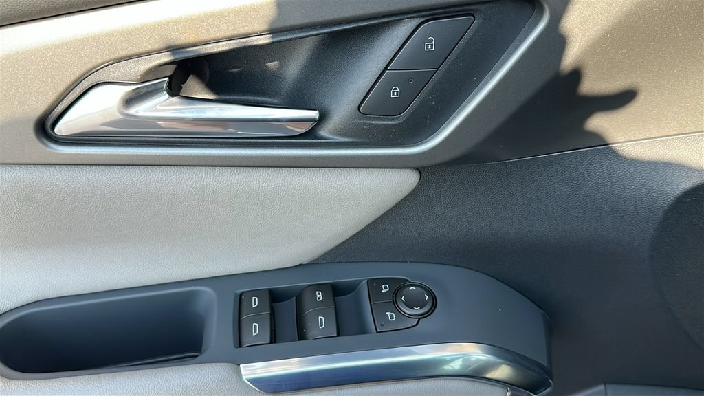 New 2027 Chevrolet Traverse LT w/ Sun and Wheel Package FWD image 11
