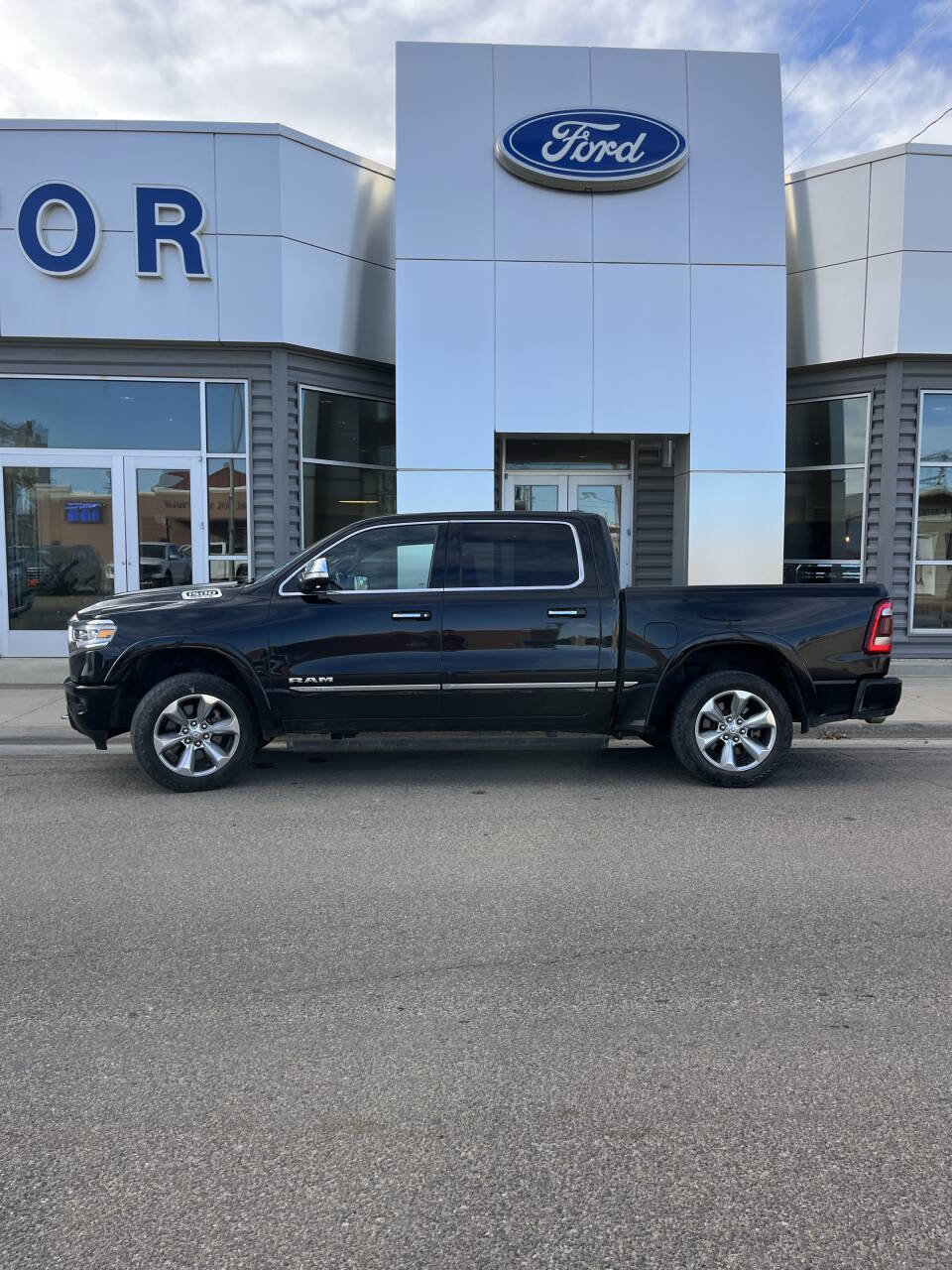 Used 2019 RAM 1500 Limited w/ Advanced Safety Group image 24