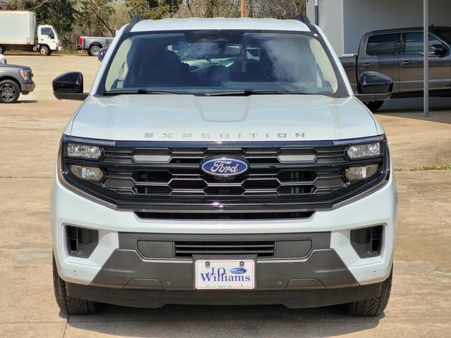 Used 2025 Ford Expedition Active RWD image 2