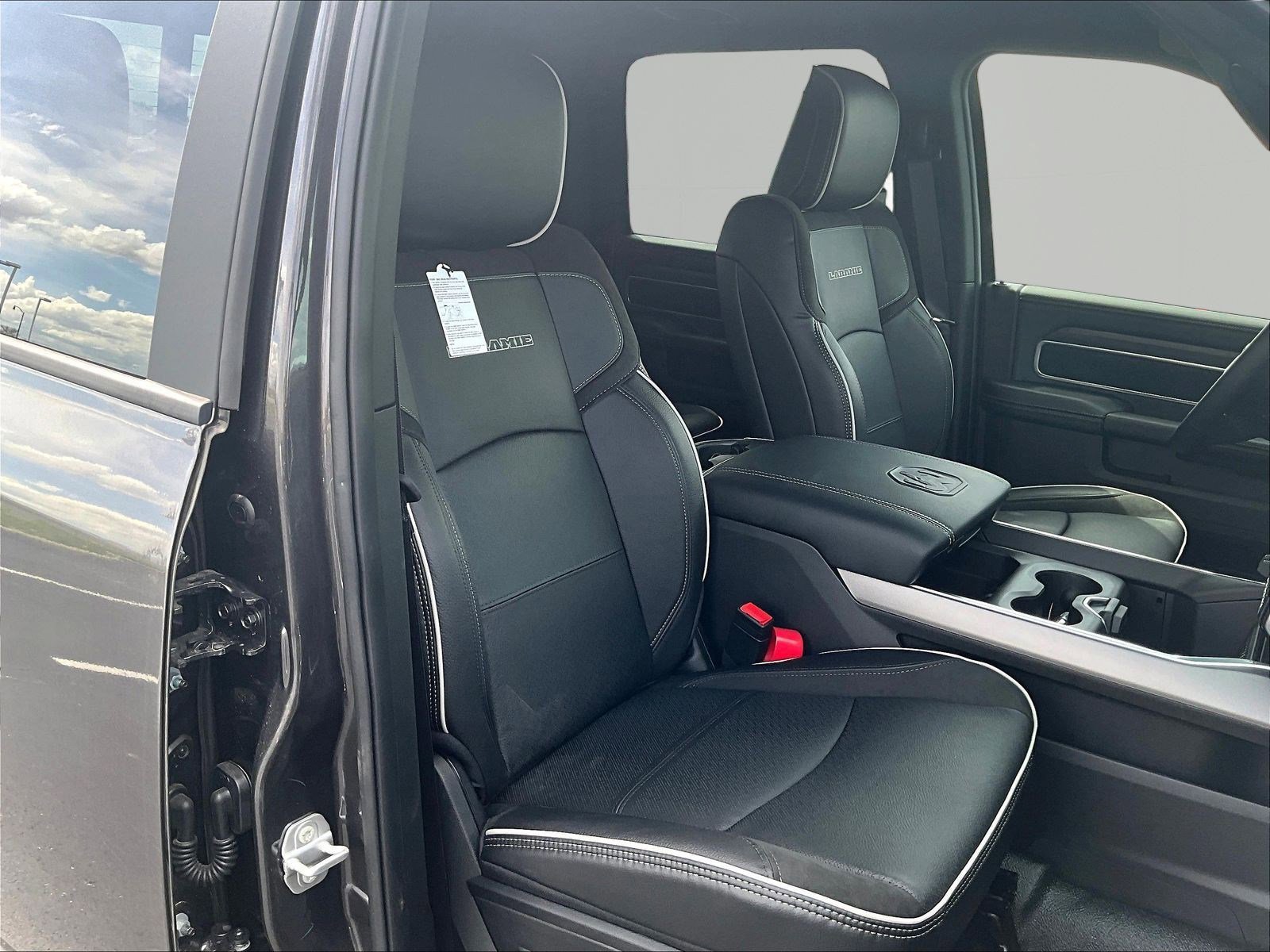 New 2026 RAM 4500 4x4 Crew Cab DRW w/ Laramie Trim Package image 10