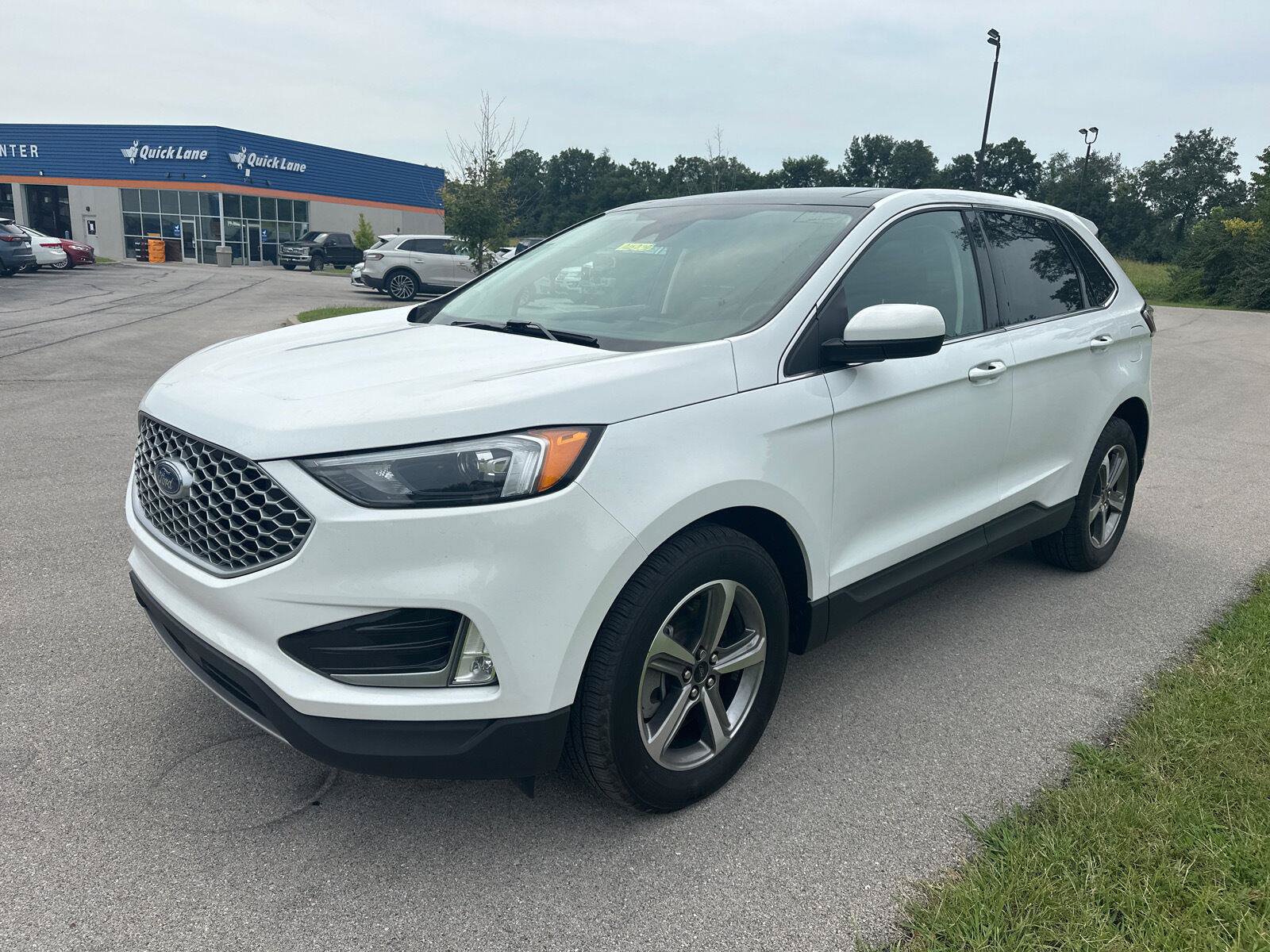 Used 2023 Ford Edge SEL w/ Convenience Package AWD/4WD image 5