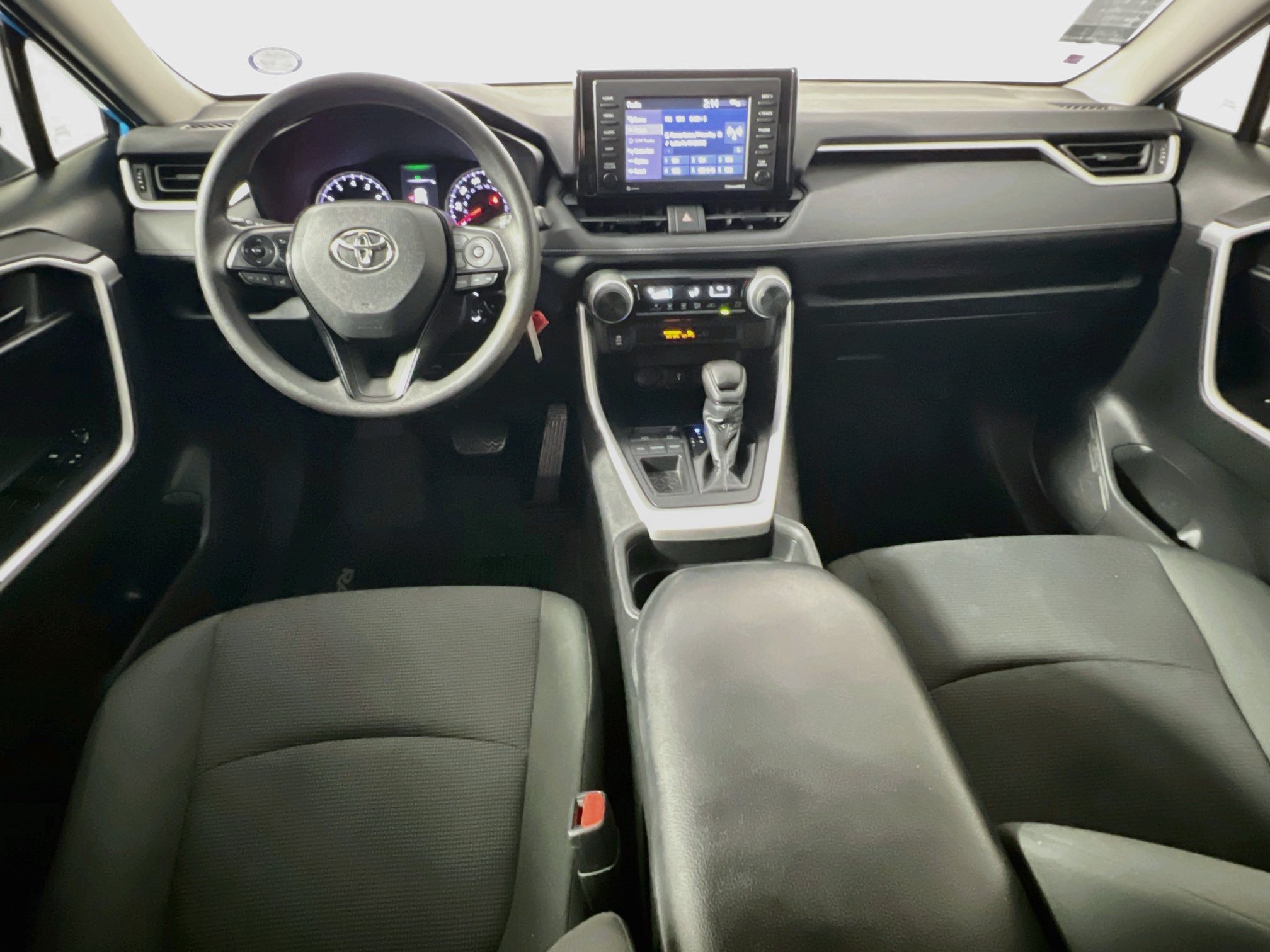 Used 2020 Toyota RAV4 LE FWD image 27