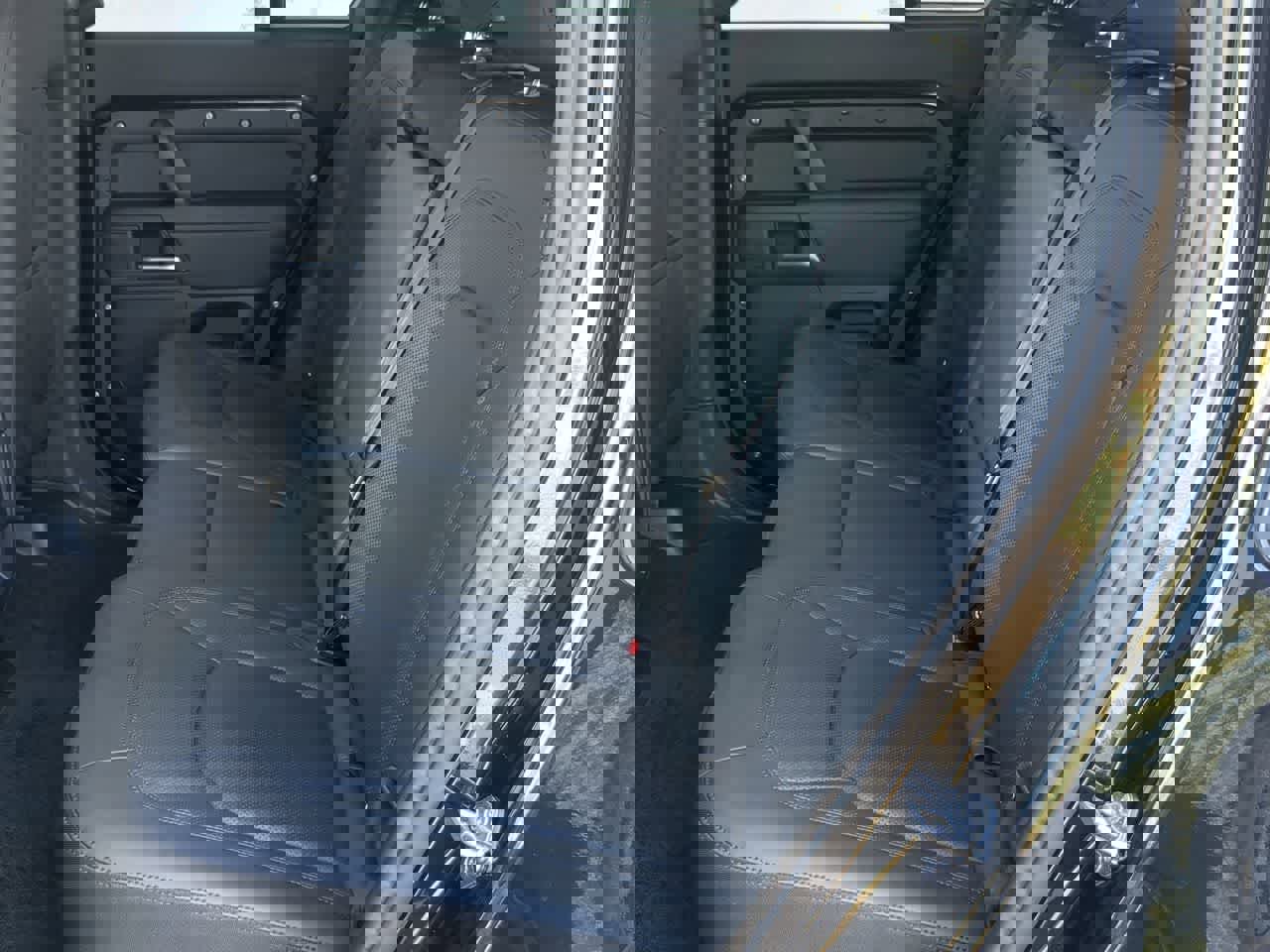 Used 2025 Land Rover Defender 110 S image 20