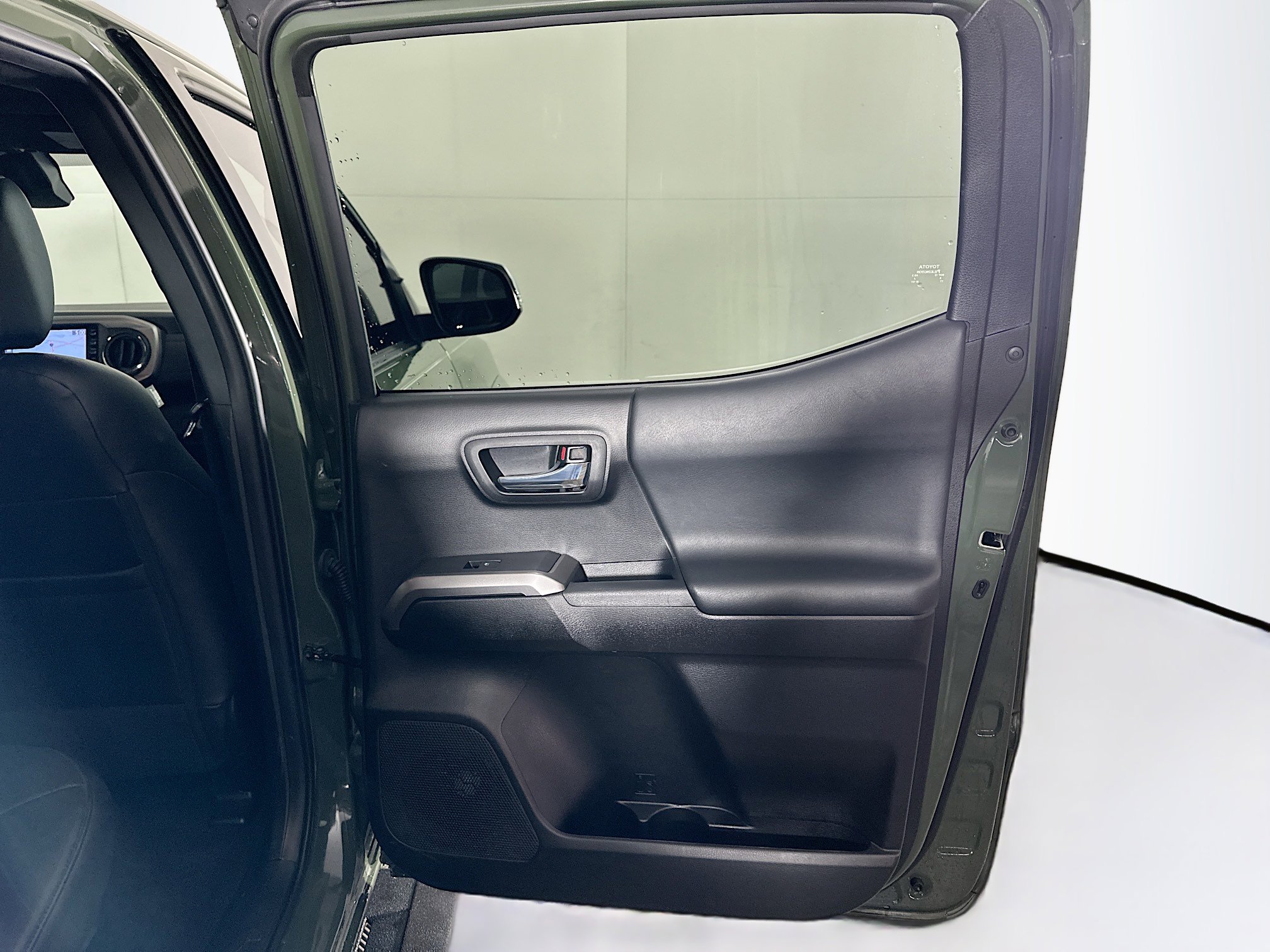 Used 2021 Toyota Tacoma Limited image 29