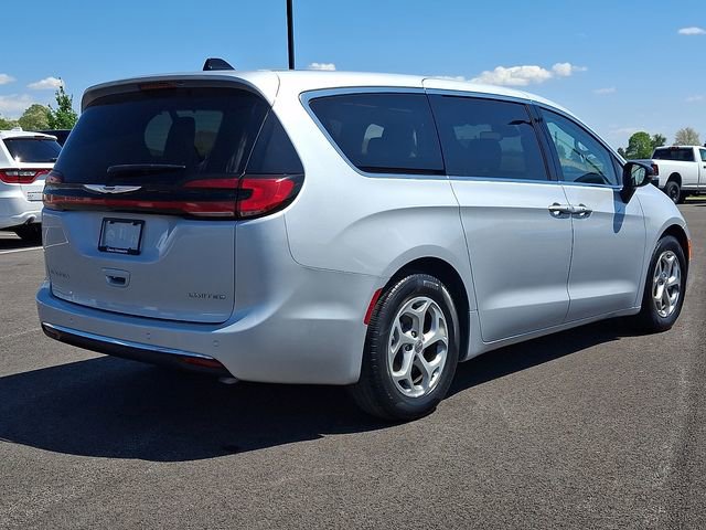 Used 2024 Chrysler Pacifica Limited FWD image 10