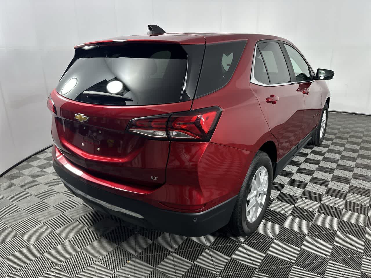 Used 2024 Chevrolet Equinox LT FWD image 16
