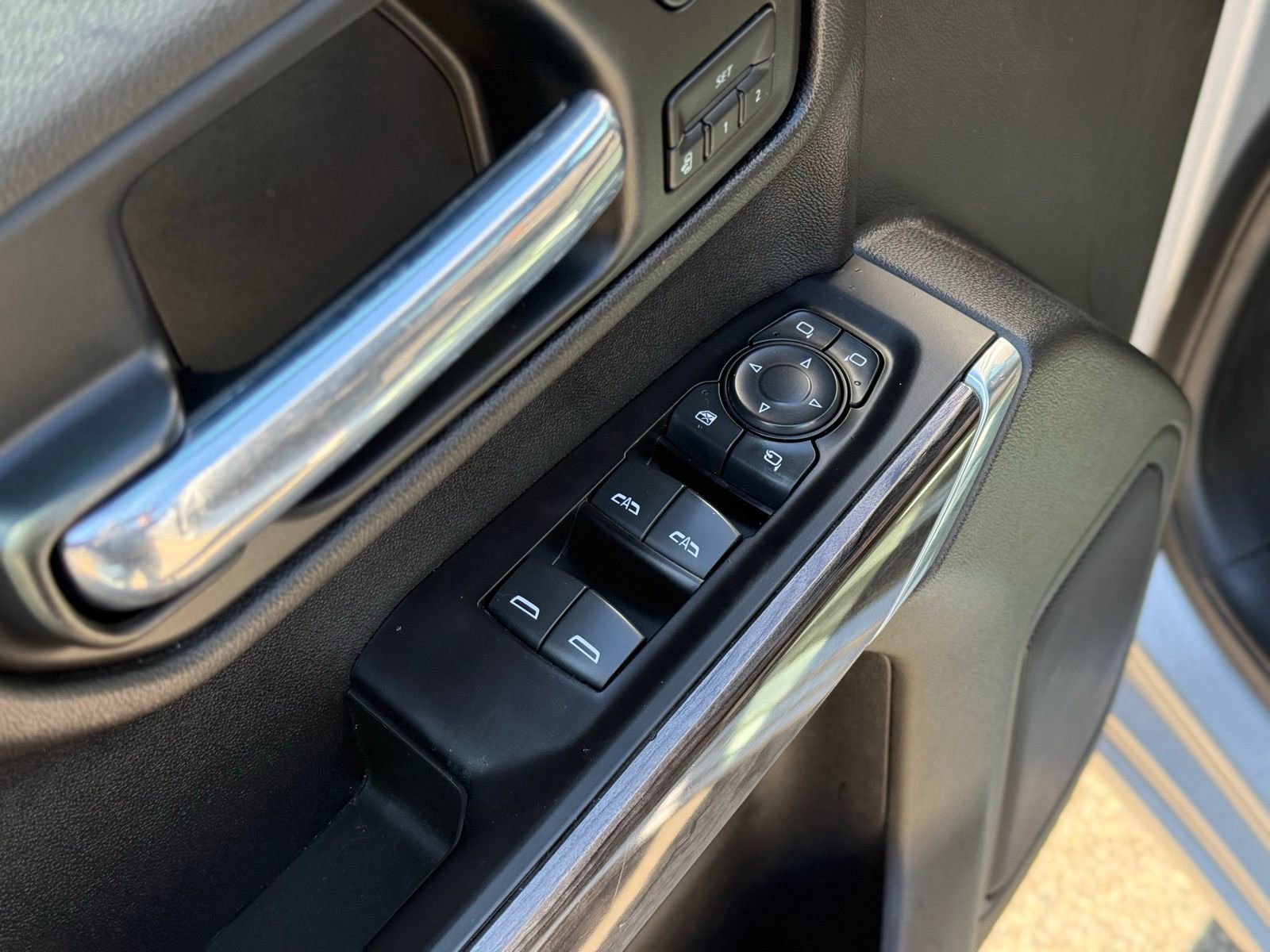 Used 2020 Chevrolet Silverado 1500 LTZ w/ LTZ Plus Package image 12