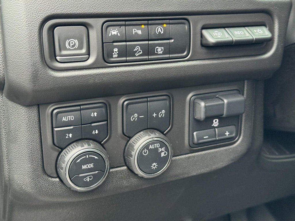 Used 2024 Chevrolet Suburban High Country image 21