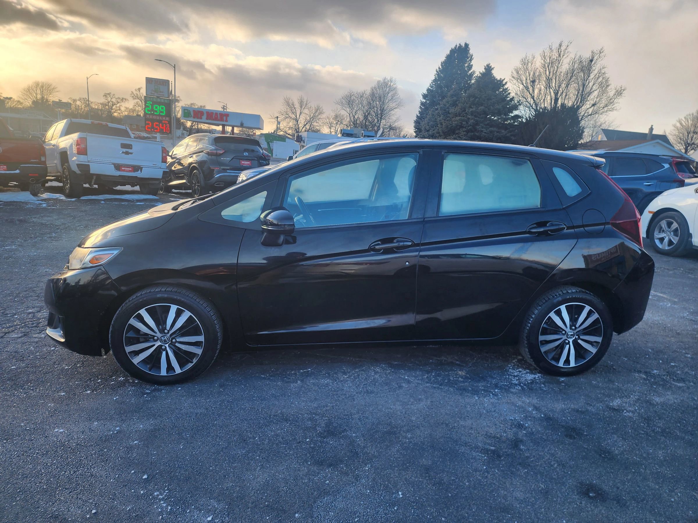 Used 2017 Honda Fit EX image 4