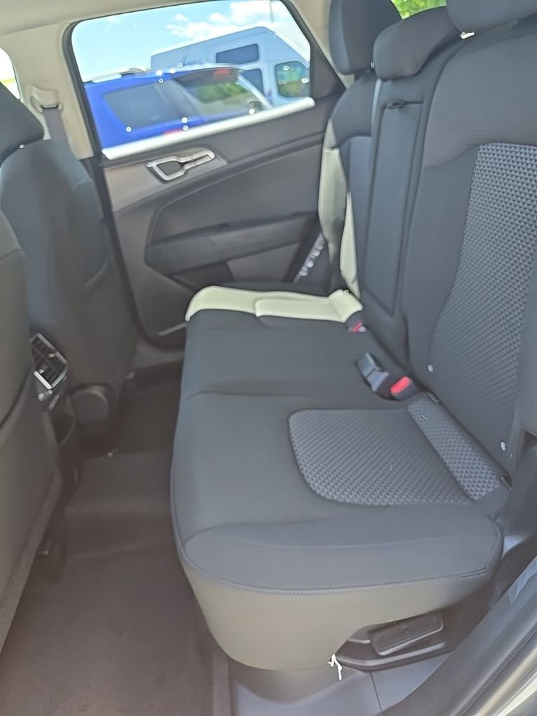 New 2025 Kia Sportage LX image 14
