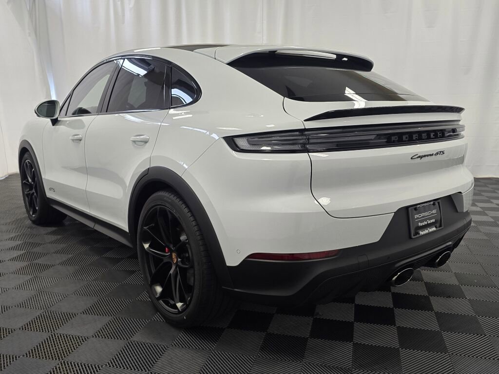 New 2026 Porsche Cayenne GTS image 3