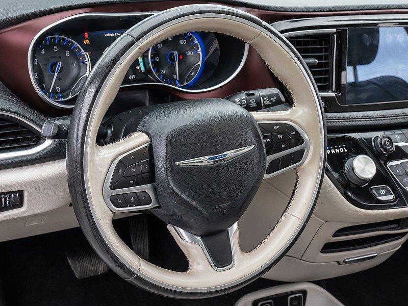 Used 2020 Chrysler Pacifica Limited image 23