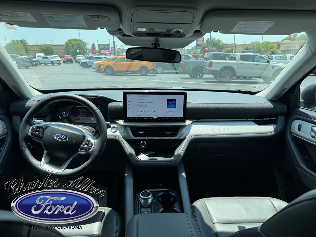 Used 2025 Ford Explorer Active w/ Active Comfort Package RWD image 13